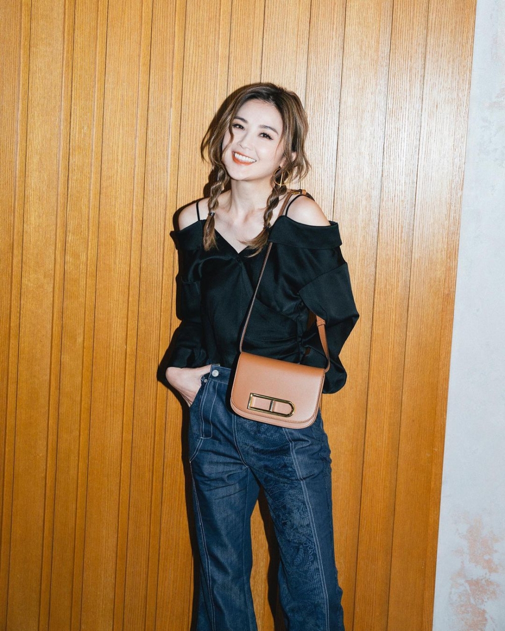 許多校友在阿sa帖文底下留言,同樣支持玫瑰崗中學繼續辦學。