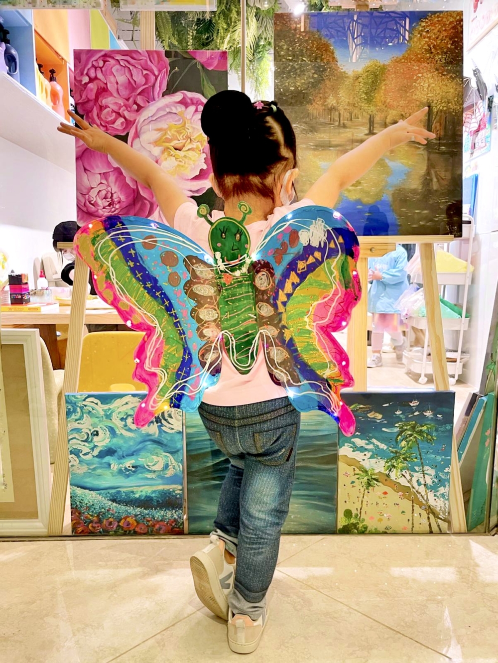 漂亮的萬聖節飾物——蝴蝶翅膀。