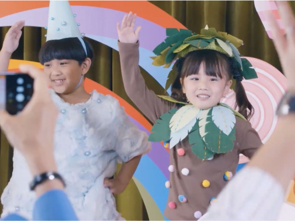 女兒被安排扮一棵樹,令爸爸非常錯愕:「我女兒都哭2天了」。