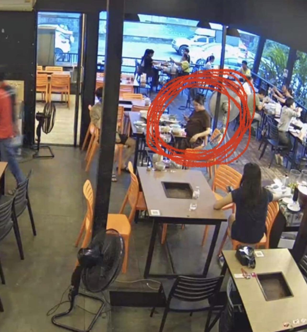 泰國孕媽在燒烤店內穿羊水。