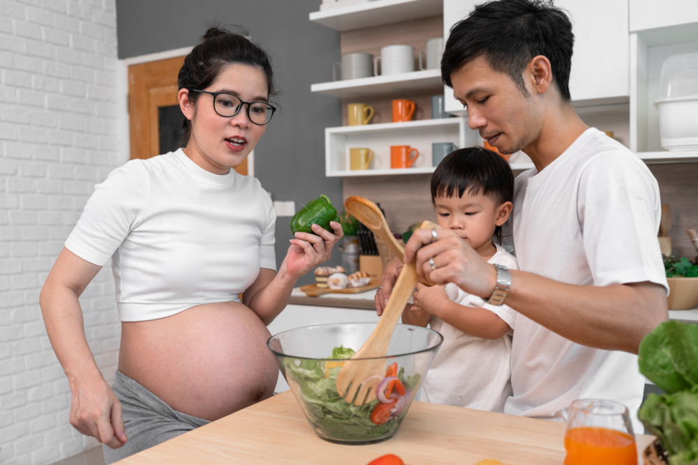 孕婦應該確保飲食均衡,也要確保進食完全煮熟的食物。