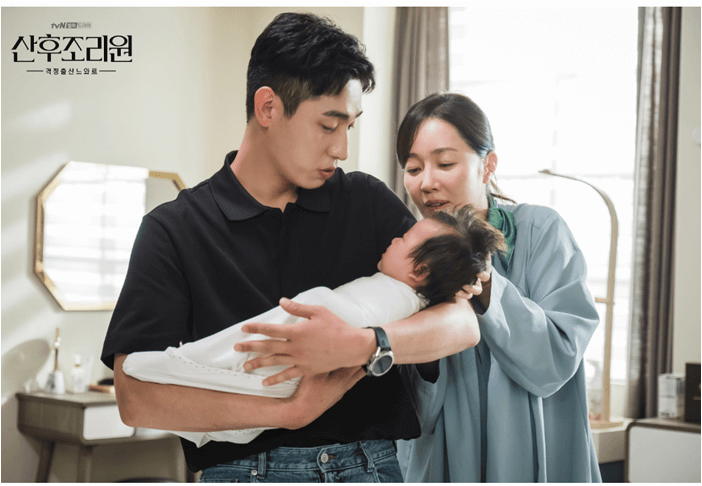 一名女子讀書時未婚懷孕，不孕的家姐表示要收養孩子。