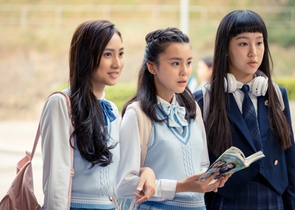 其中一位同學為了重回小團體,帶頭欺負事主的女兒。