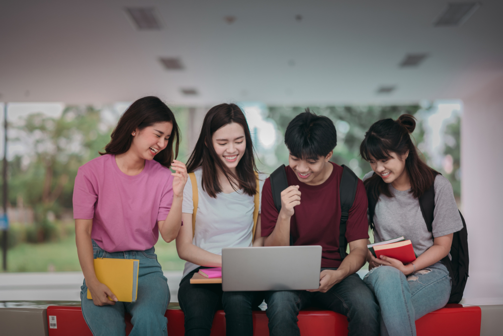 獎學金開放給學士或以上學位人士申請。