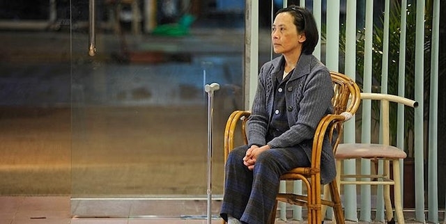 一名女網友指，她在近日外出工作時，看到前婆婆在路邊賣玉蘭花。