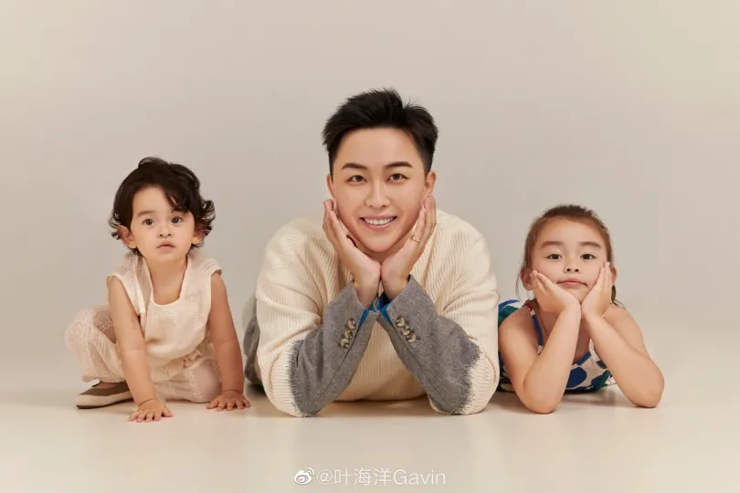 葉海洋通過人工受孕生下兩名女兒。