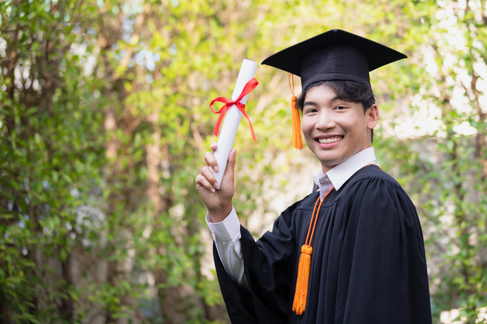 台灣一名碩士畢業生積極找工作，卻被媽媽誤會不想工作。