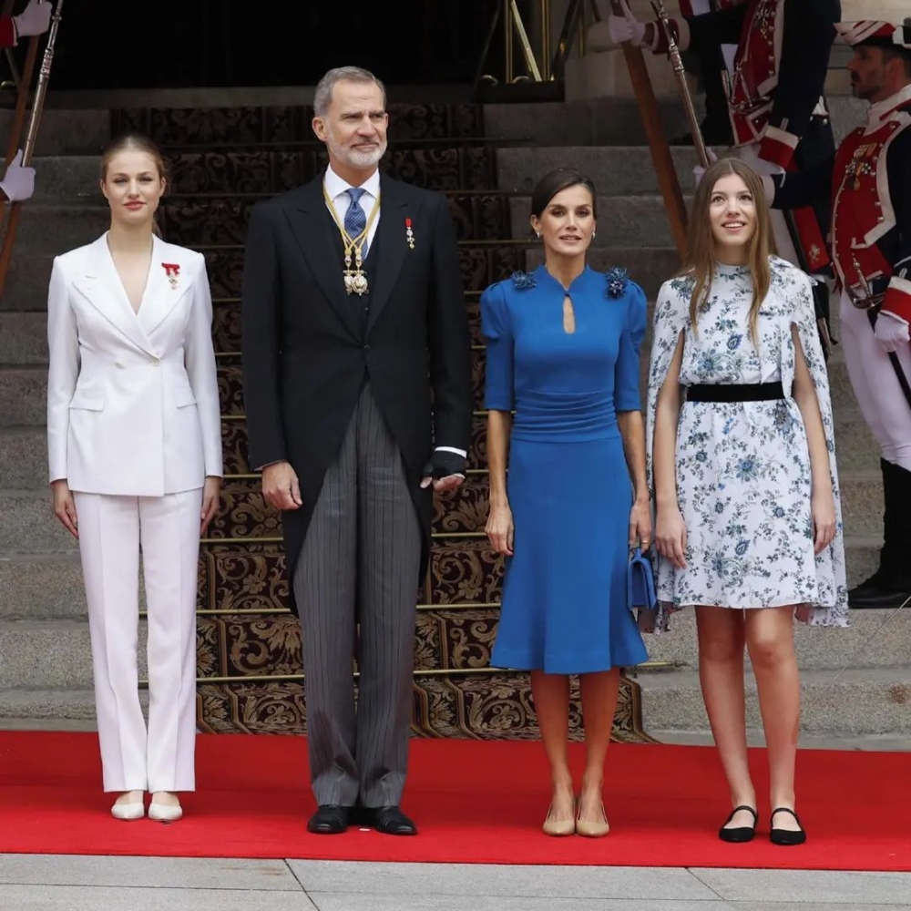 萊昂諾爾公主(左一)是西班牙王位第一順位繼承人。