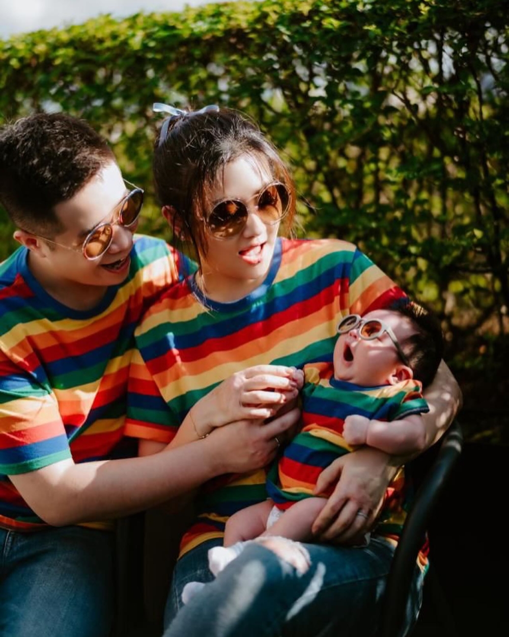 Selina趁生日首度公開和男友及兒子的合照。