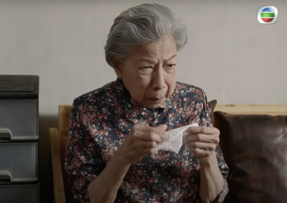 母親已經80歲高齡。