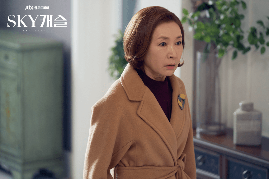 人妻曾和奶奶有嚴重的教養衝突。