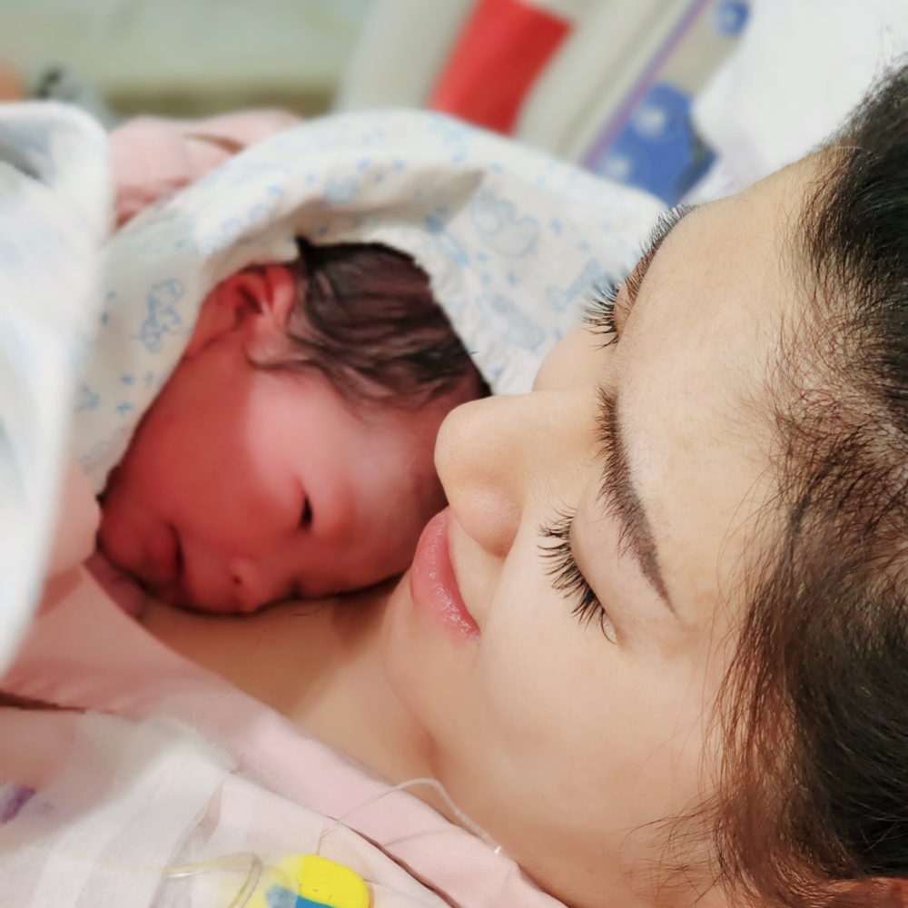 小腰果出世時發生肺積水,嚇壞媽媽Selina。