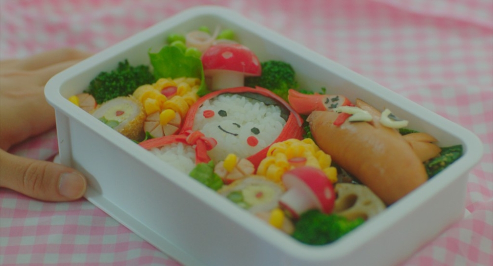 該名媽媽質問：「為什麼媽媽一定要準備很可愛很漂亮的便當，才是合格愛小孩的媽媽」。