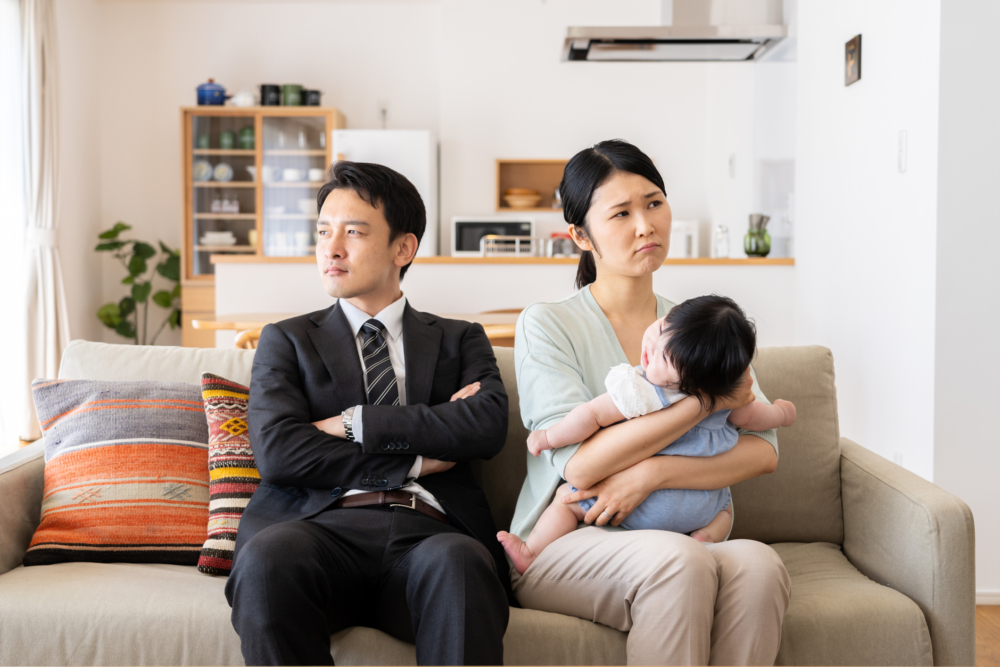 在孩子面前吵架更是必經之路,躲起來吵、忍住氣、閉上嘴臭著臉都不是辦法。