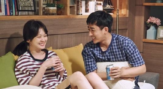 網民紛紛留言大讚兩公婆有情趣。