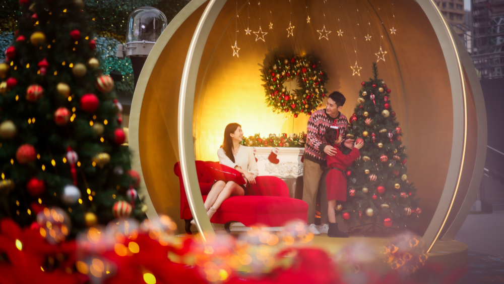 「Bling雪玻璃球」外面打造成玻璃聖誕球，內裡則還原經典的歐美聖誕佈置。