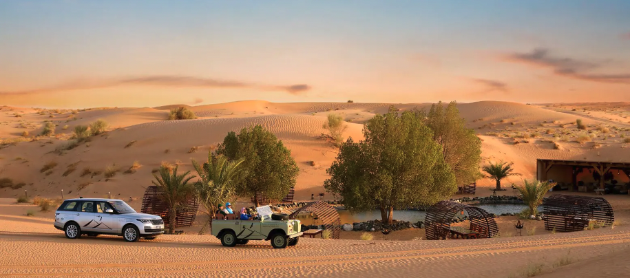 有旅行團提供一系列的沙漠探險活動。