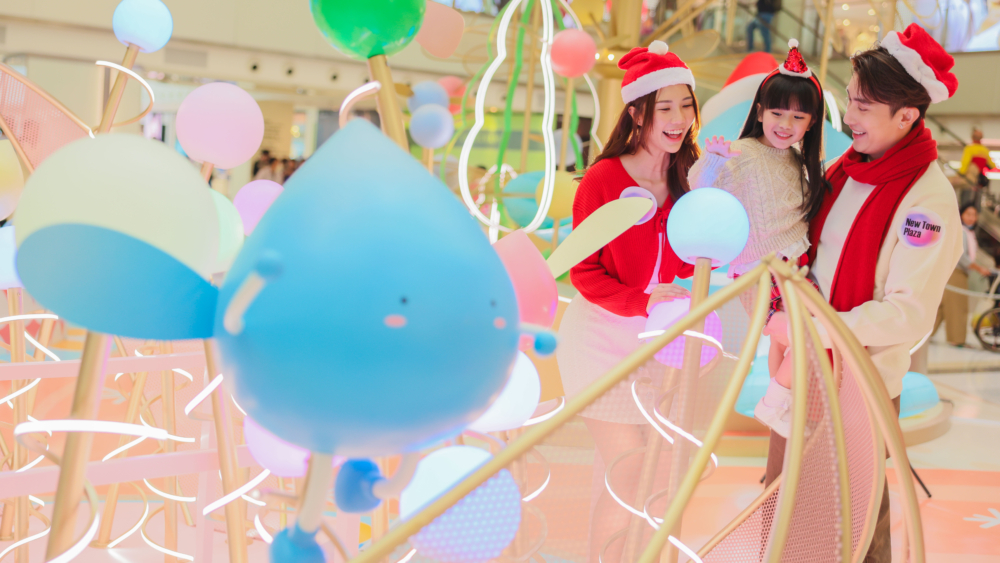 「甘霖水滴步道」，通過觸控改變水滴顏色。