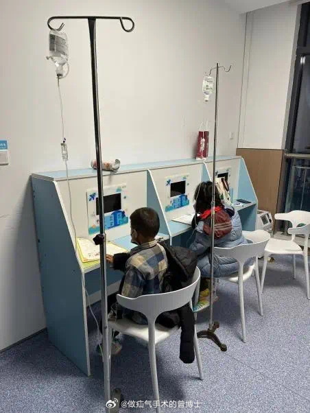 網民紛紛留言感嘆：「有必要嗎？現在孩子都多累了」。