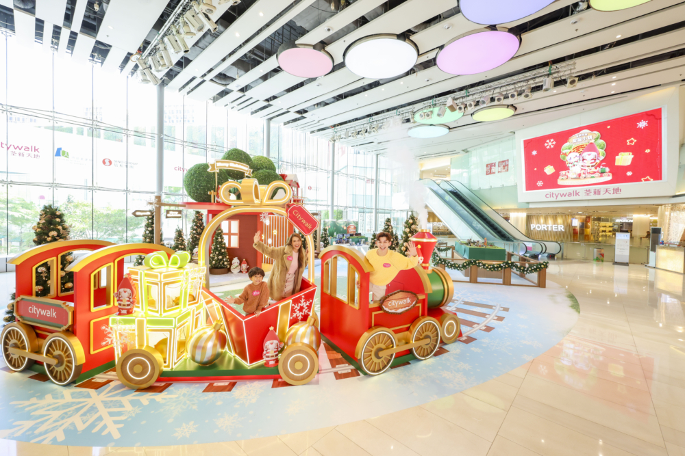 蒸汽火車模擬歐陸小鎮打造而成。