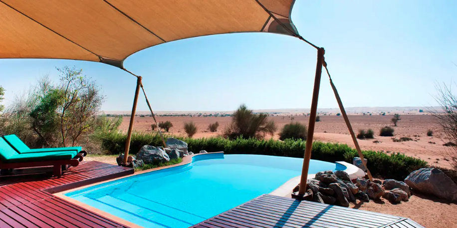 大家也可以住沙漠的豪華酒店。