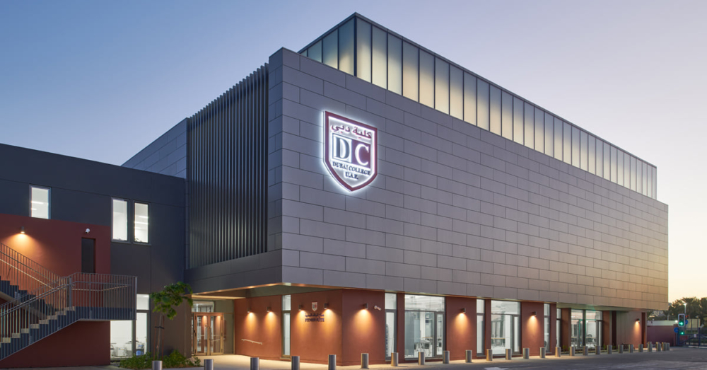 杜拜學院遵循英國教育體系。