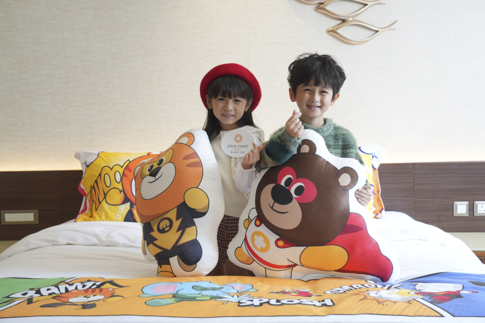 賓客可獲贈Kiztopia超級英雄主題的旅行袋、貼紙及毛巾。
