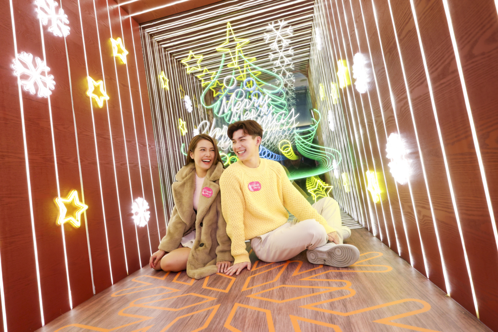 聖誕光影小樹屋。