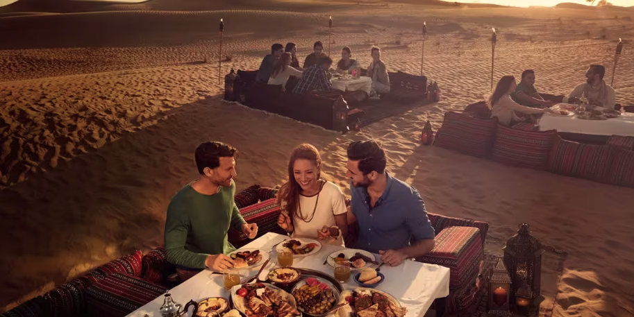 有旅行團提供一系列的沙漠探險活動。