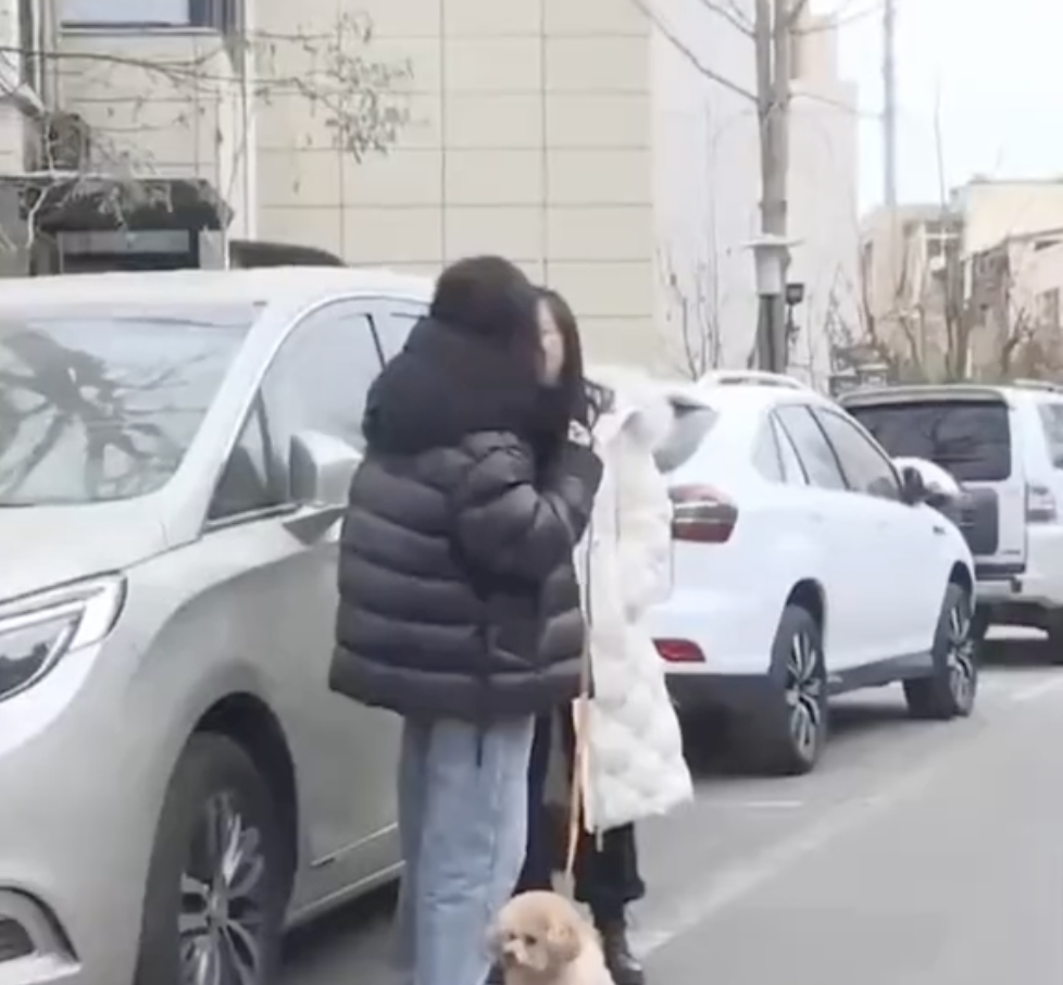 恐龍模型的主人是為了孩子們而購昂貴模型。