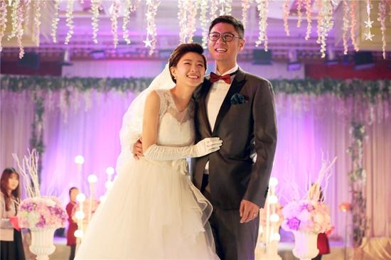 一位網友投稿分享一場尷尬婚禮。