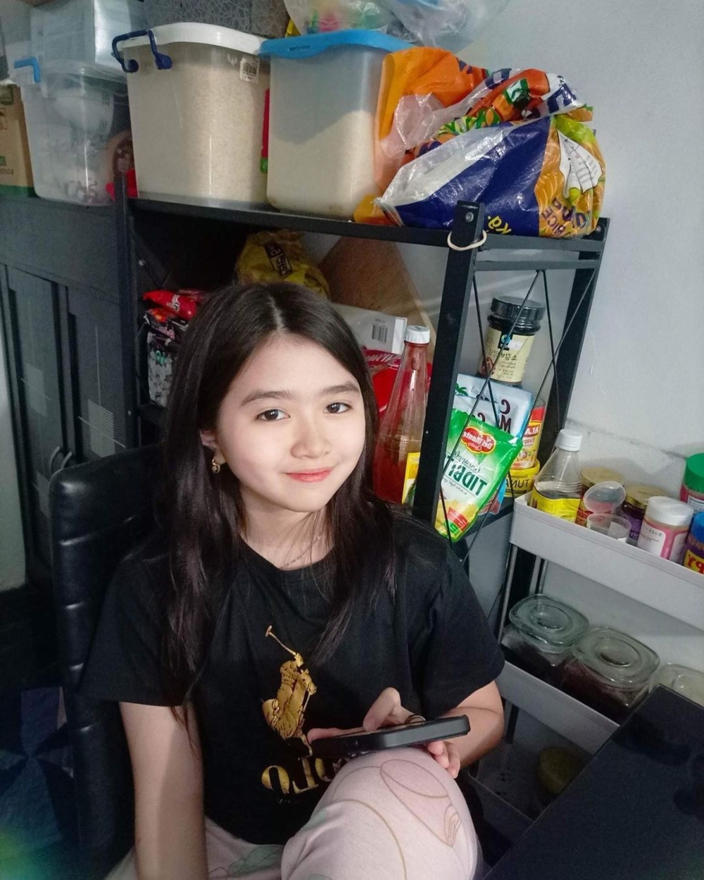 Breanna已長大,依舊留有一頭長長秀髮