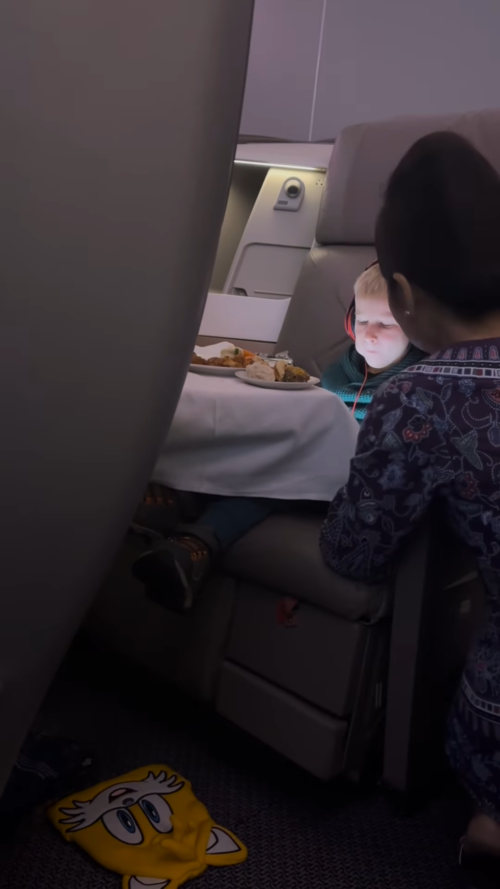 Rutherford在帖文中大讚該名空姐的貼心舉動。