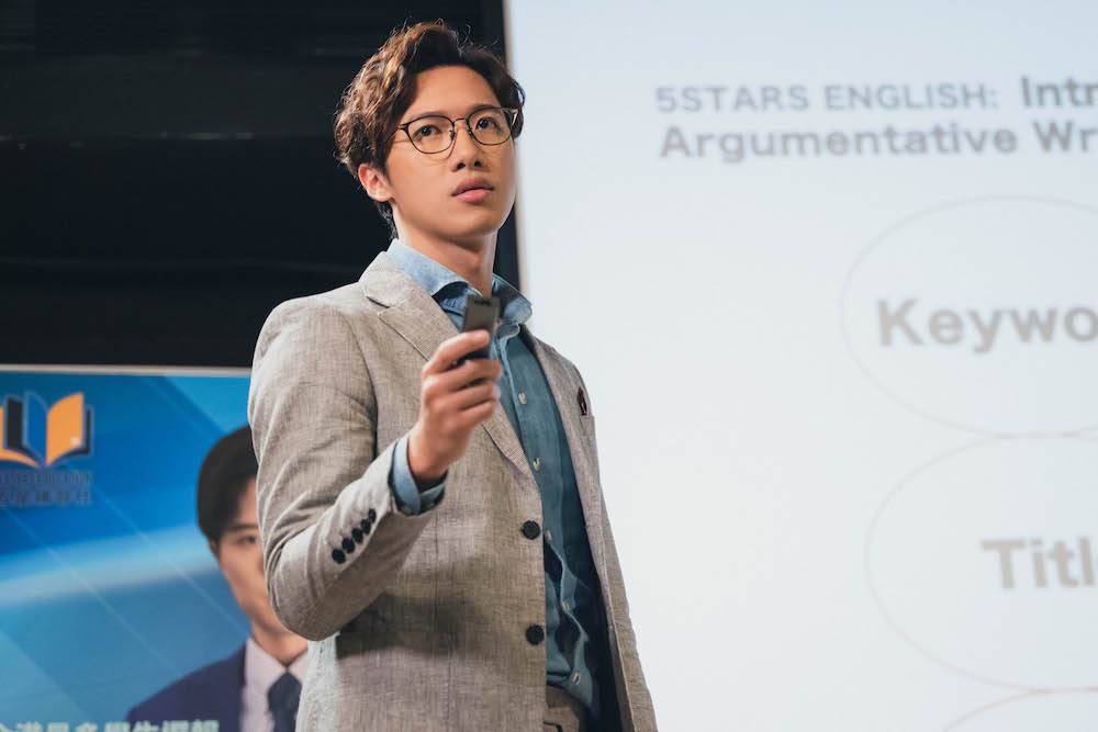 老師們為了鼓勵學生考取好成績而各施奇招。