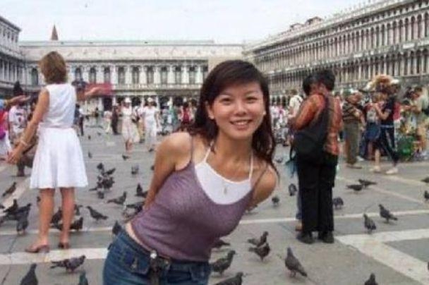 當年備受讚賞的「哈佛女孩」被媒體批評為:「從當年風光無量的天才少女,到現在泯然眾人的美國中產階級」。