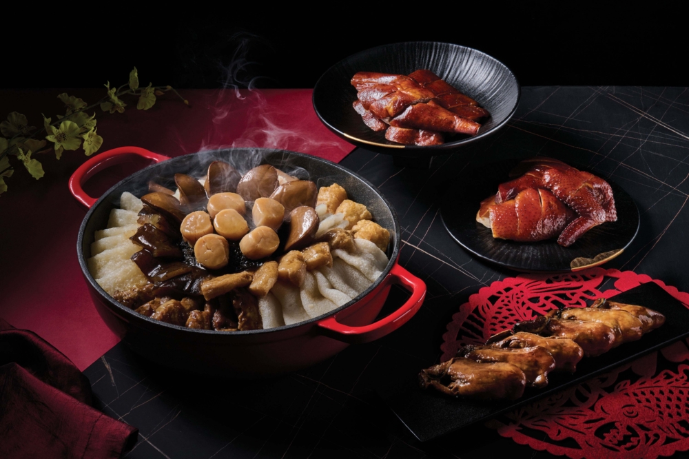 米芝蓮中菜廳萬豪金殿推出「豐盛賀年外賣盆菜」。