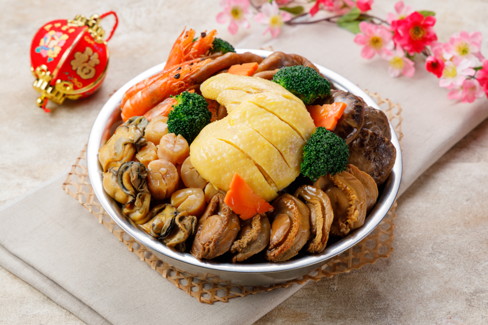 樂雅軒呈獻傳統中式珍寶盆菜。