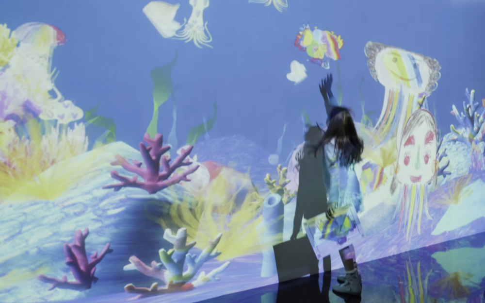 彩繪水族館,讓小朋友親自繪畫的插圖活躍於屏幕上。