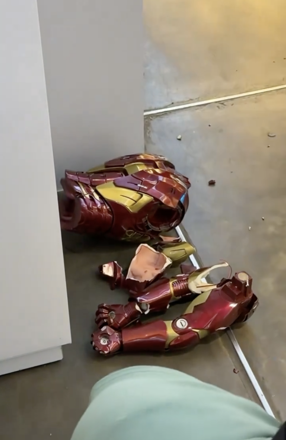 屍首分離的Iron Man模型。