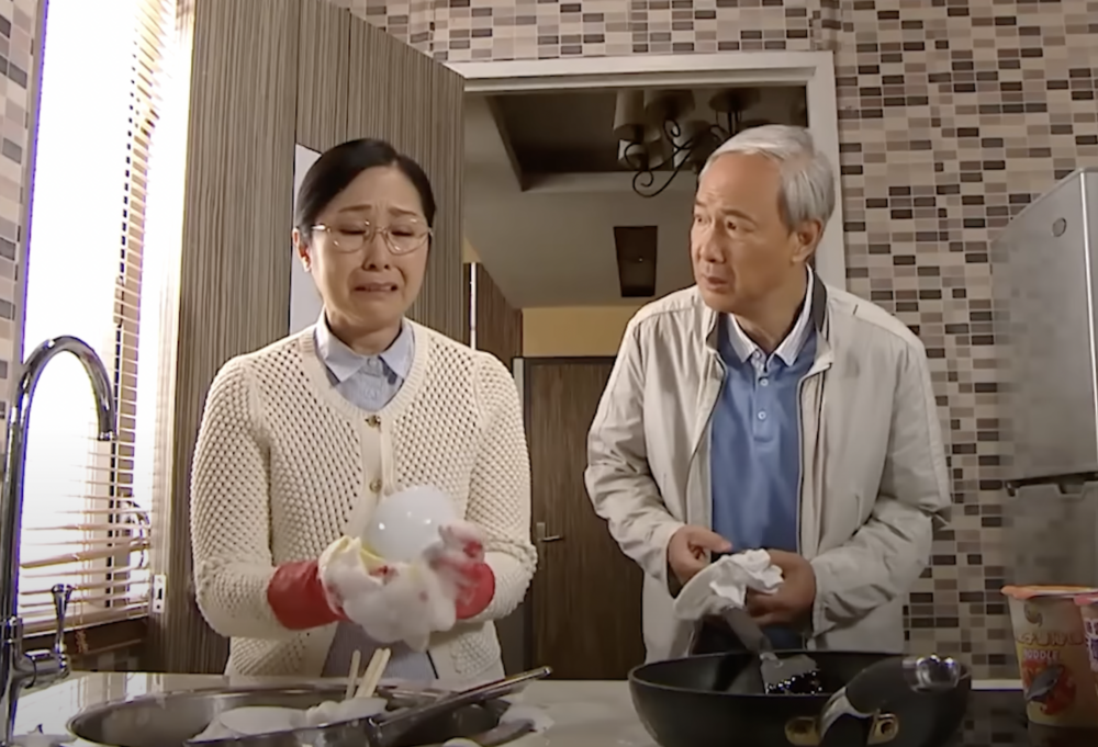 奶奶煮好飯還要看新抱臉色。