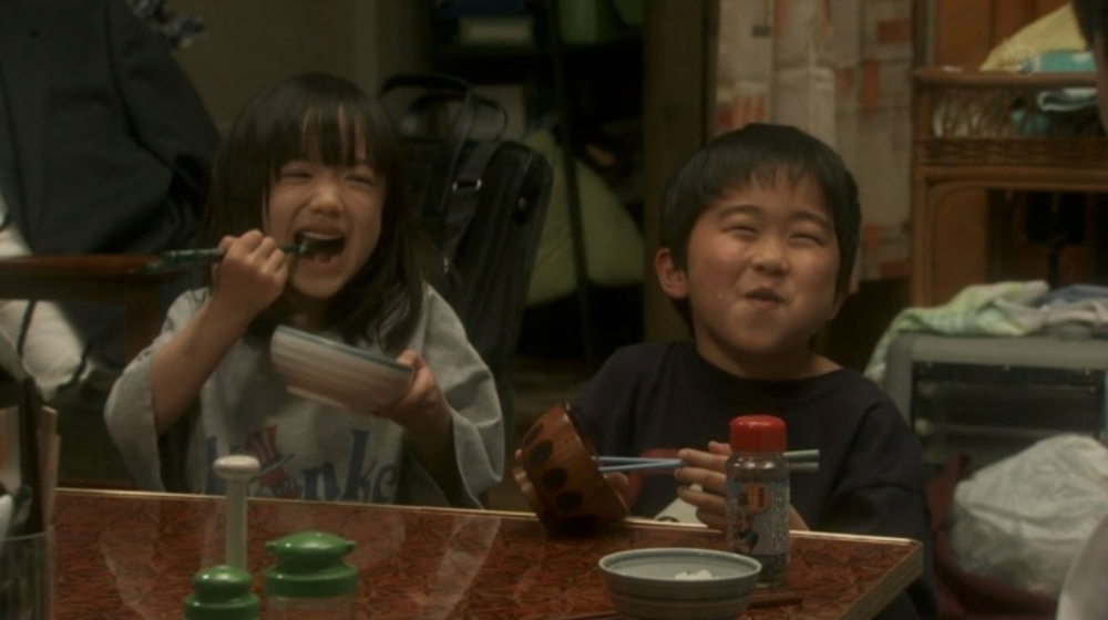 Downey表示，年齡接近的孩子將爭奪同類的父母資源。