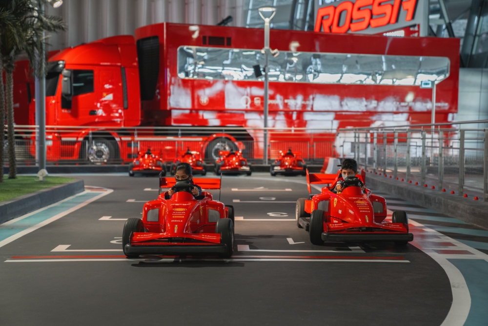 法拉利世界主題樂園兒童F1賽道。