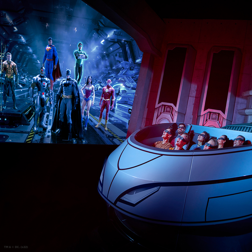 在5D影院內和超級英雄見面。