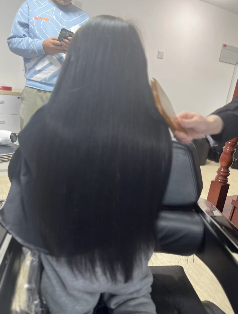 媽媽一氣之下帶女兒去駁髮。