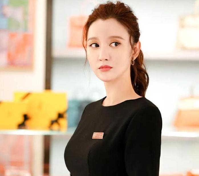 家長似乎看不起奢侈品牌店店員。