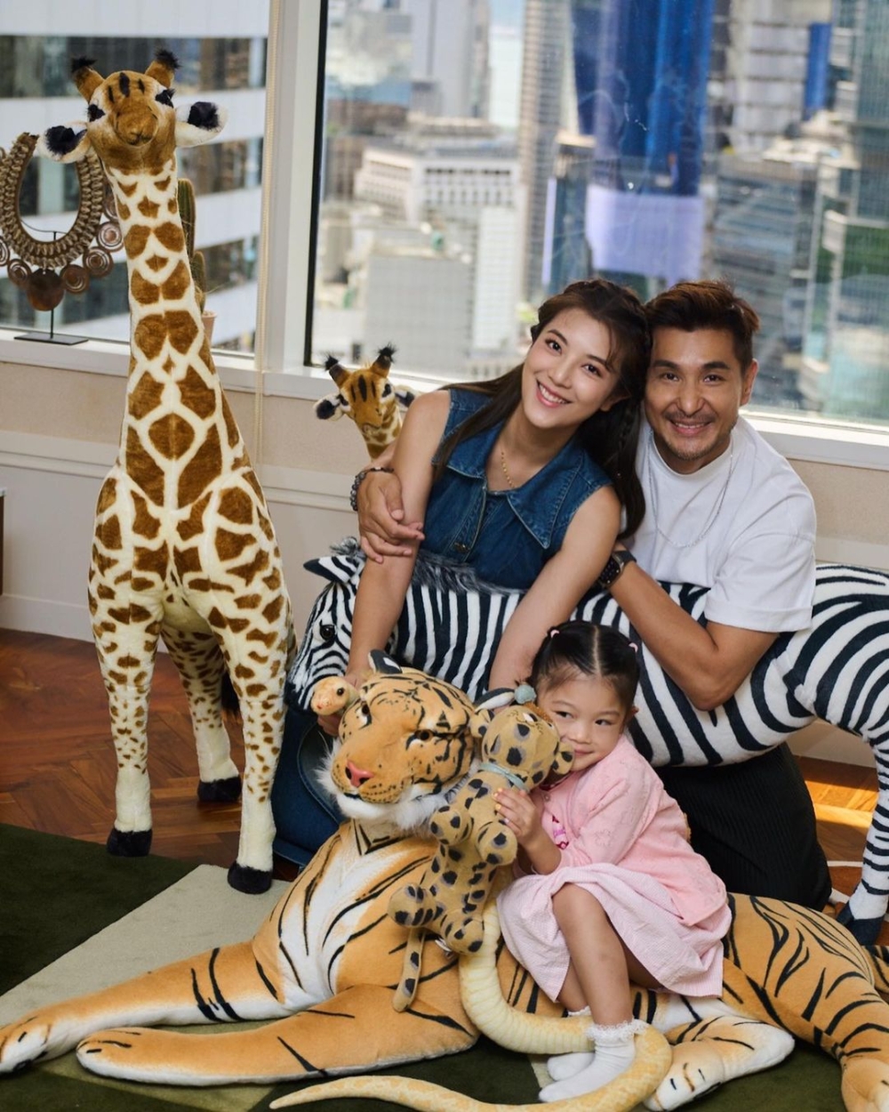 單文柔與陳展鵬婚後誕下女兒「小豬比」。