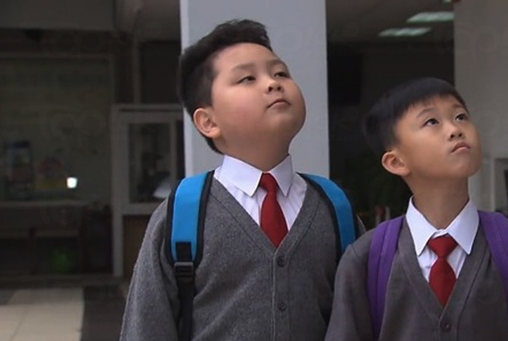 網民紛紛批評男學生不尊重。