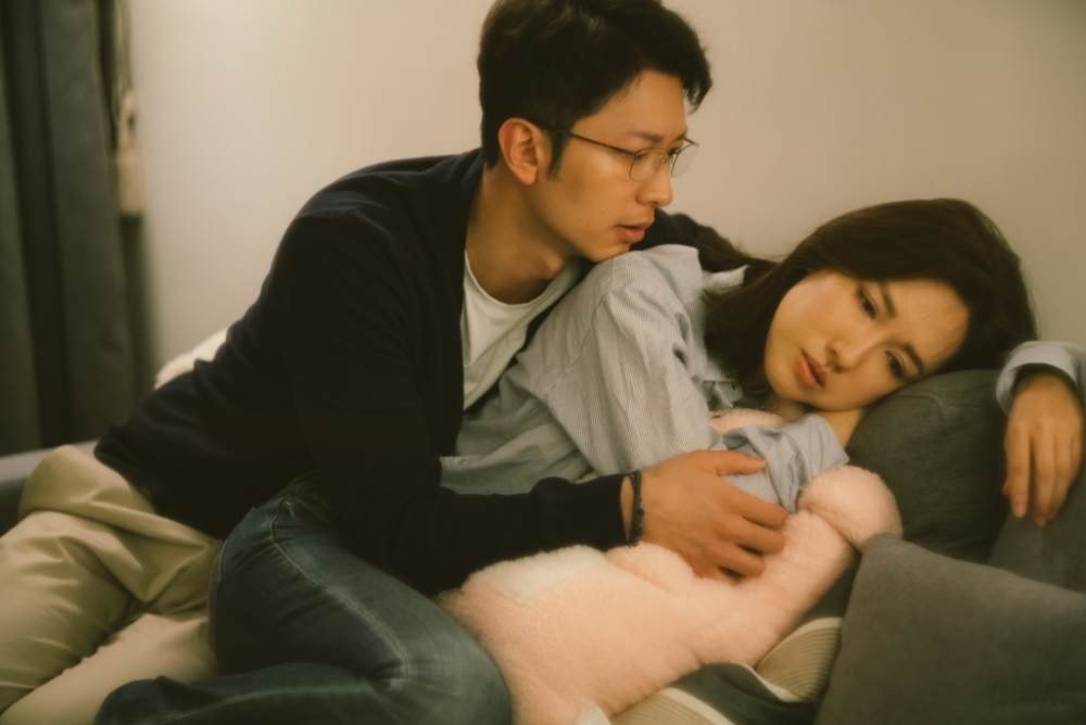 港媽辭職後家庭收入驟減，覺得愧對老公。