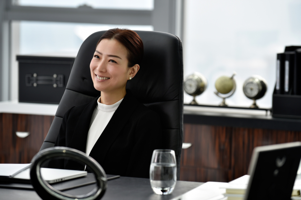 事主太太有強勁的賺錢能力