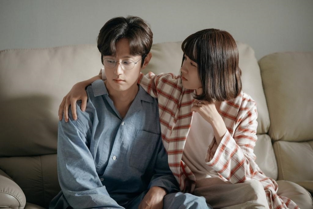 人妻感到不解：「在家裡房間安安穩穩的睡著不好嗎」。